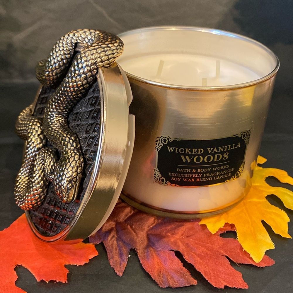 Bath & Body Works “Wicked Vanilla Woods” NEW Halloween Candle with Snake Lid
